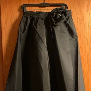 Vintage ‘80s wrap w/“diamond” rosette. 29”L front, 41”L back. 30”waist w/Velcro.